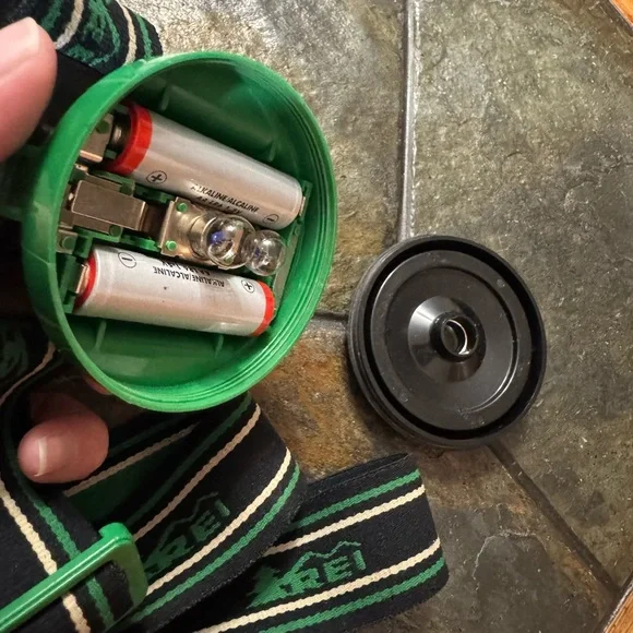 REI VTG Lamp For camping, hiking etc..batteries not included - Picture 7 of 8